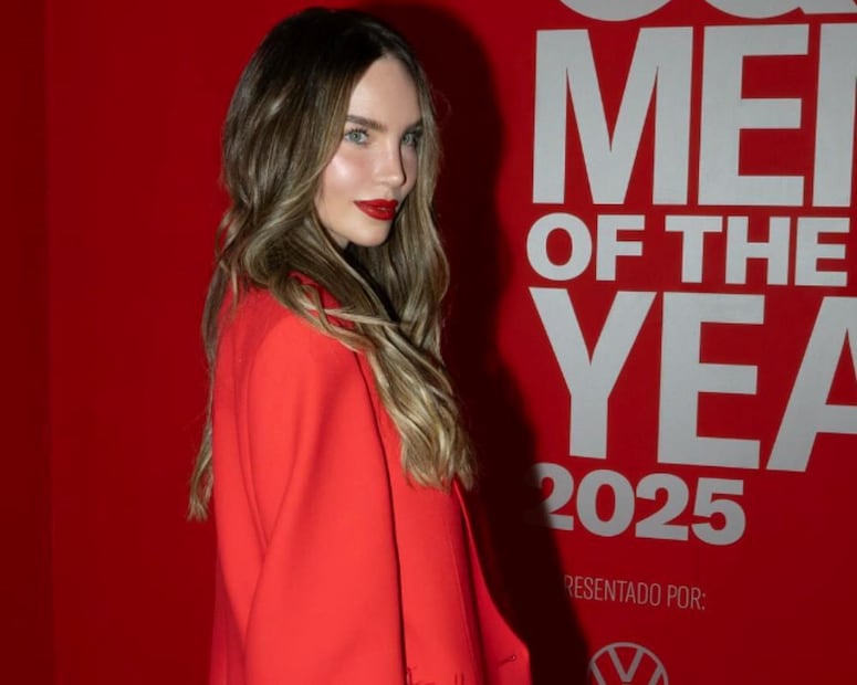 Los labios rojos son protagonistas del maquillaje. Foto: Instagram @belindapop