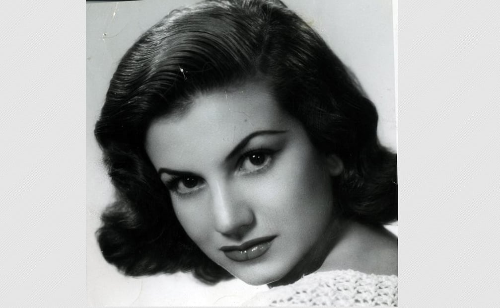 Fue un escándalo cuando en 1955 Peluffo apareció desnuda en la cinta "La Fuerza del deseo", interpretó a Silvia, una modelo que usó su belleza para enloquecer a dos hombres. FOTO: Archivo  