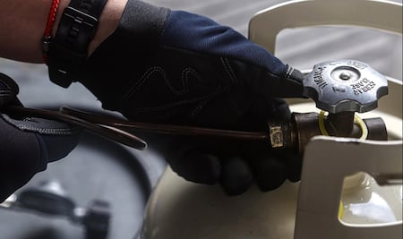 Sener pide evitar compras de pánico de gas LP