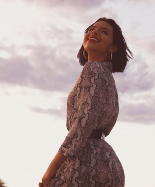 Ángela Aguilar muestra su ropa interior con pantalones cargo