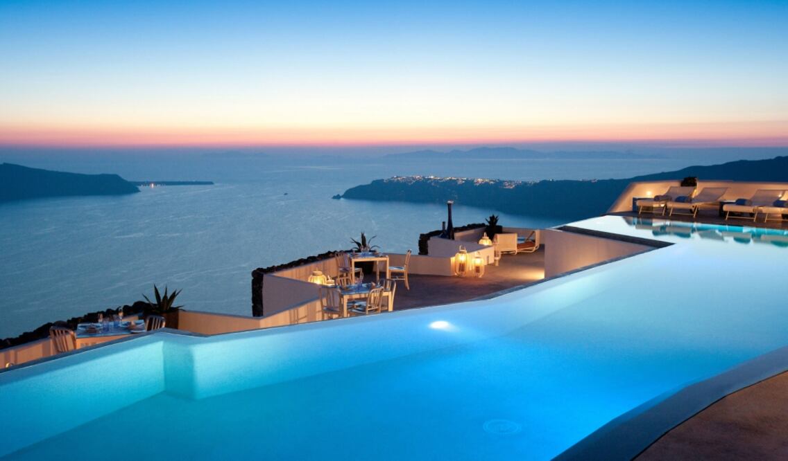 Alberca del Hotel Grace Santorini. (Foto: Grace Santorini)