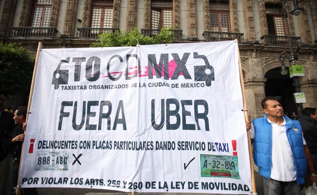 Se tiene contemplado que los taxistas se reúnan a las 8:00 horas de este lunes en seis puntos de la ciudad y se conjunten en el Ángel de la Independencia, para salir hacia el zócalo capitalino (Foto: Iván Stephens)