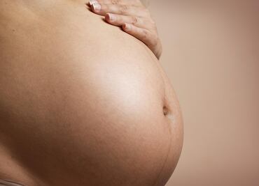 Polémica en EU: mujer con muerte cerebral debe llevar a término su embarazo; hospital no permitió un aborto debido a estricta ley