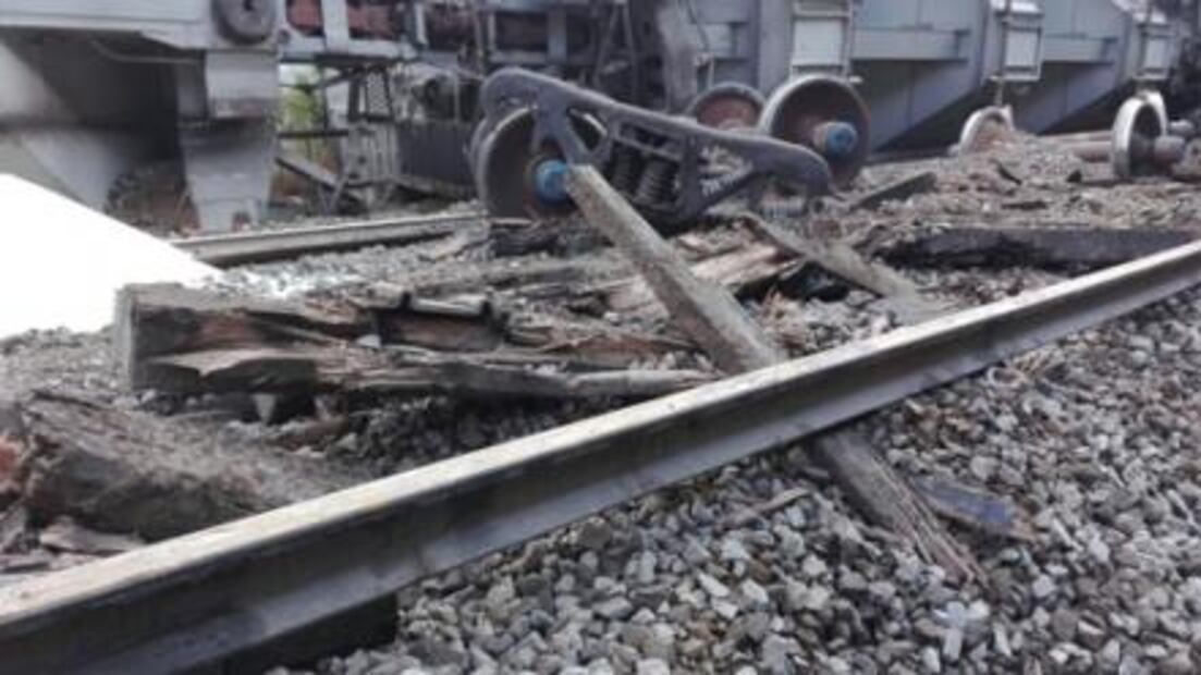 Descarrilan tren en Veracruz para robar mercancía