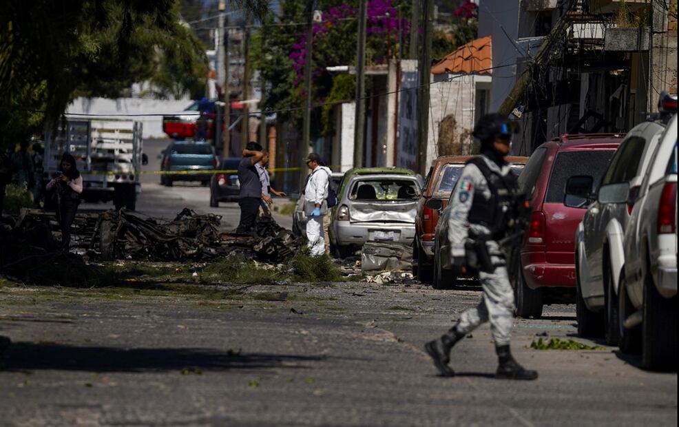 El inmueble de seguridad y dos viviendas aledañas presentan daños derivados de la detonación. Foto: AFP