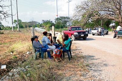 Cumple un mes bloqueo a sede de parque eólico