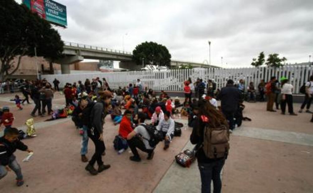 Inicia petición de asilo de migrantes a EU