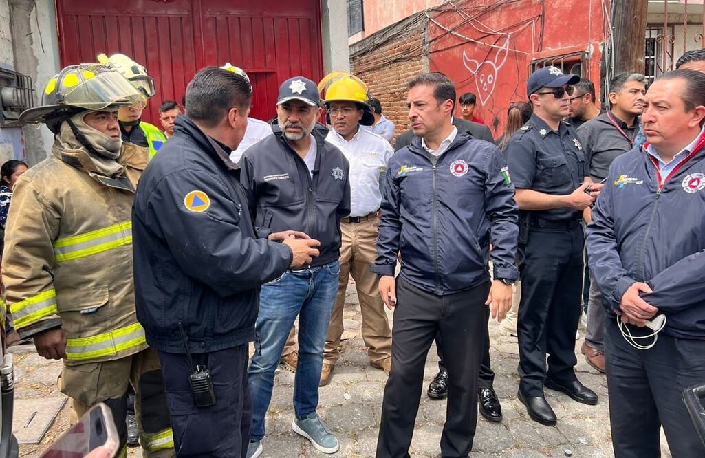 El presidente municipal de Metepec, Fernando Flores, llegó a la zona. FOTO: Especial/ EL UNIVERSAL/