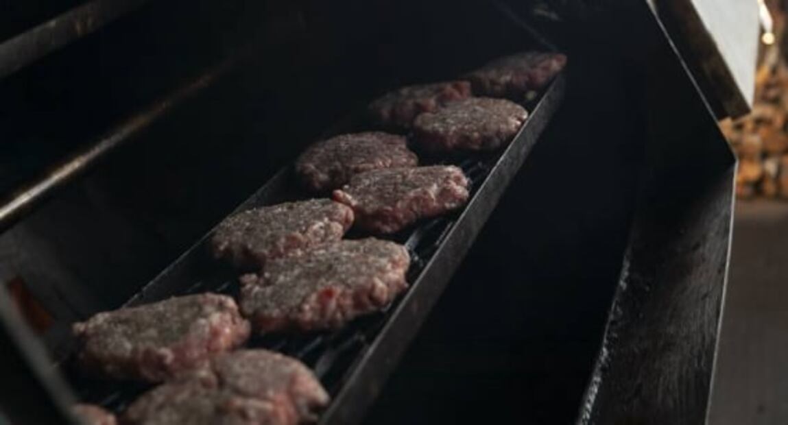Deportados: un lugar al aire libre para comer bbq