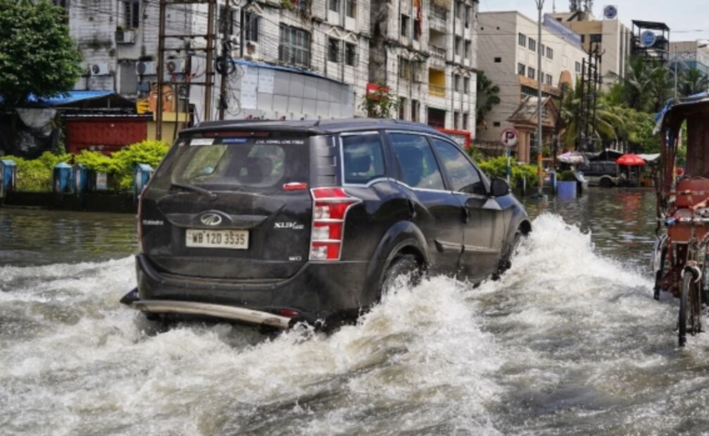 ¿Qué sucede si intento pasar una inundación en mi auto?