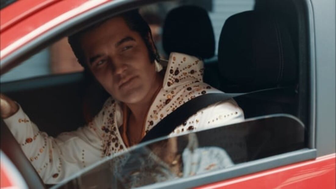 Elvis Presley "regresa de la muerte" para extraño comercial de Fiat