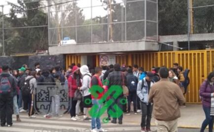 Encapuchados bloquean accesos de Prepa 5; marcharán a Rectoría