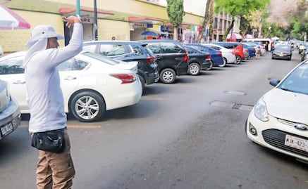 Adiós a los franeleros: qué hacer si te exigen dinero para "cuidar" tu auto