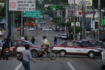 Bloquean transportistas al menos 10 vialidades en Oaxaca