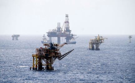 Petróleo mexicano pierde más de 2 dólares, su peor caída en dos meses