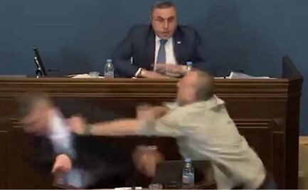 Llegan a los golpes en el Parlamento de Georgia por proyecto de ley sobre "agentes extranjeros"