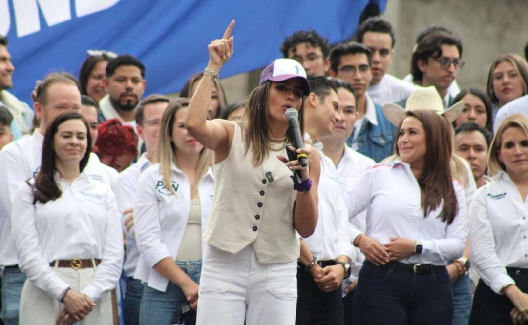 Alessandra Rojo de la Vega, alcaldesa de Cuauhtémoc llamó a la ciudadanía a recuperar el país y devolver el poder a la gente.
Foto: Especial.
