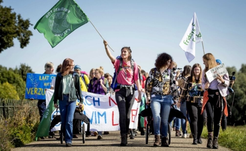 Miles de jóvenes toman las calles en defensa del clima