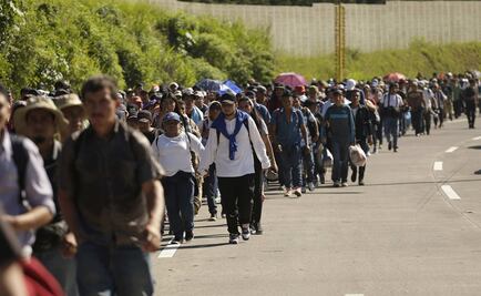 Con lluvia, segunda caravana de migrantes avanza hacia Pijijiapan, Chiapas