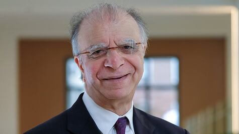 Nuevo plan de EU para los venezolanos responde a que "Biden estaba entre la espada y la pared"