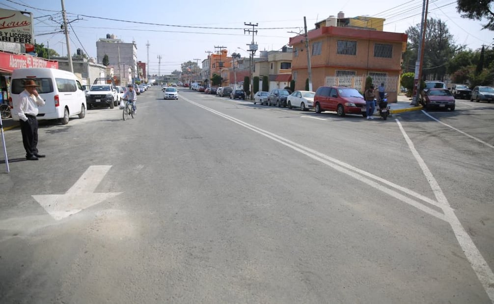Azucena Cisneros entrega repavimentaciones; refuerza obras en Jardines de Santa Clara.
Foto: Especial.