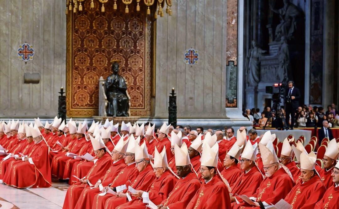 Los cardenales asisten a la IV Misa de la Novendali en memoria del papa Francisco en la Basílica de San Pedro, Ciudad del Vaticano. Foto: Riccardo Antimiani / EFE