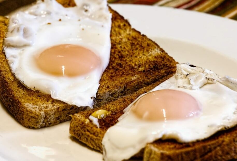 5 errores que cometes al hacer huevos estrellados
