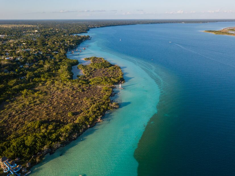 Laguna de los siete colores en Bacalar. Foto: Especial