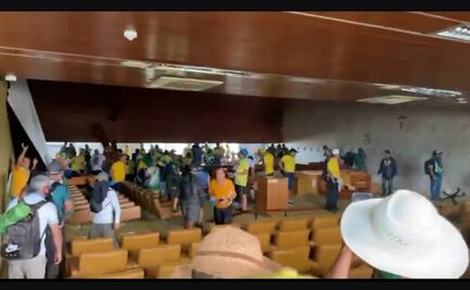 Videos: "¡Rompe todo!", difunden en redes escenas del asalto a sedes del gobierno de Brasil