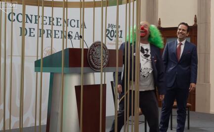 Brozo y Loret regresan con jaula de oro a “el show” de la mañanera de AMLO