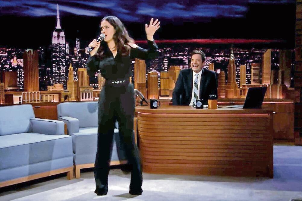 La actriz bailó y cantó “All by myself” a ritmo de salsa (TOMADO DE YOUTUBE)