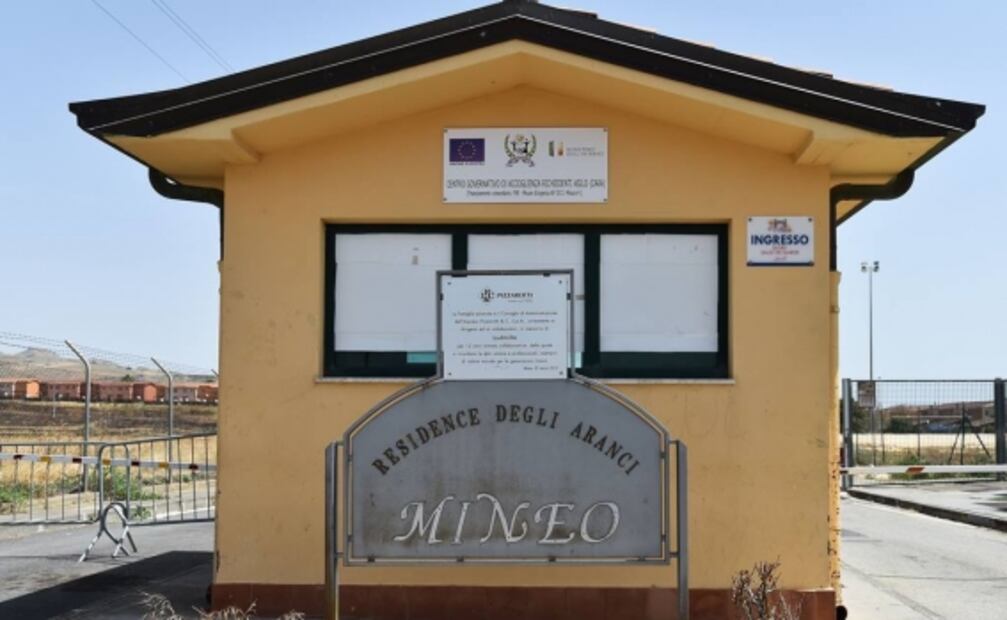 Cierran en Italia el mayor centro para migrantes de Europa