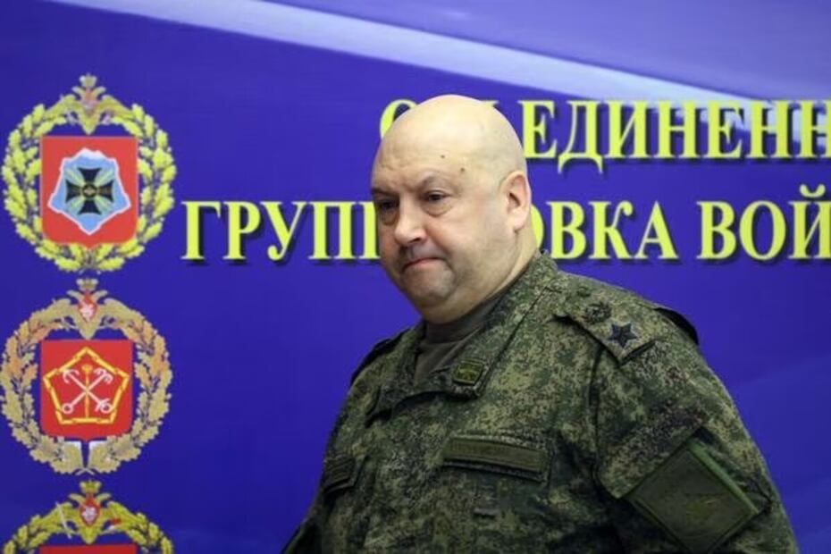 El general ruso Serguéi Surovikin durante una visita del presidente ruso al estado mayor conjunto de las tropas involucradas en la operación militar de Rusia en Ucrania, el 17 de diciembre de 2022. (Foto de Gavriil GRIGOROV / Sputnik / AFP).
/ GAVRIIL GRIGOROV
