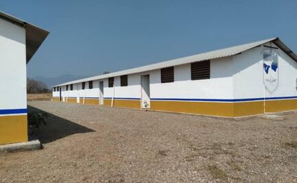 A solo tres años de su apertura, cierran Facultad de Medicina de la UABJO en Tehuantepec; alumnos y padres, inconformes 