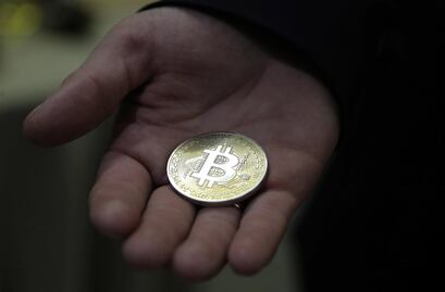 Bitcoin se desploma más del 13%, mientras el ether se hunde un 18% ante una posible recesión en Estados Unidos