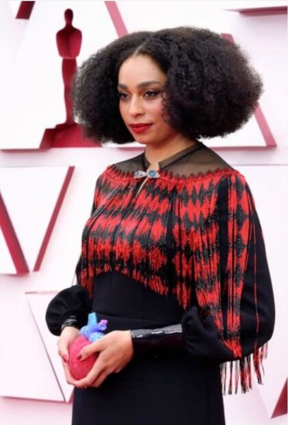 Desfilan las estrellas en la alfombra roja de los premios Oscar 2021