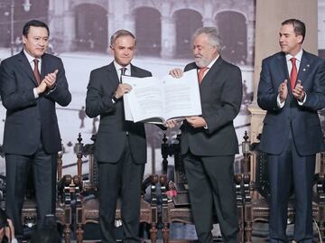 Mancera promulga la Constitución de CDMX