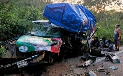 Choque entre vehículo y camioneta deja 12 lesionados en Yucatán; liberan al conductor que quedó prensado 