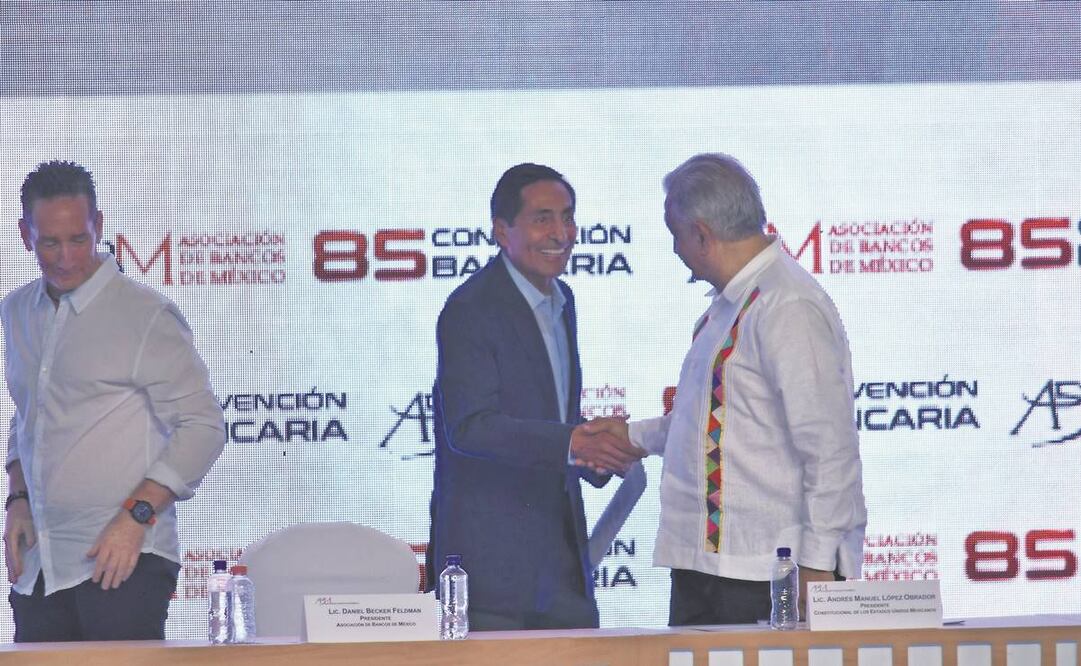 El secretario de Hacienda, Rogelio Ramírez de la O, y el presidente Andrés Manuel López Obrador, en la 85 Convención Bancaria. Foto: Salvador Cisneros/ EL UNIVERSAL.