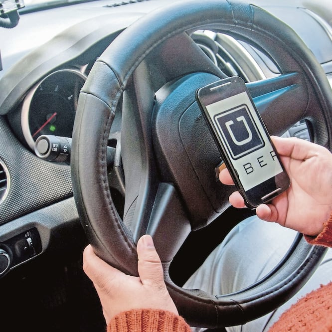 Un juez concedió a la empresa Uber la suspensión provisional contra la instalación de taxímetros en las unidades, que ordenó la Secretaría de Movilidad de la CDMX en agosto pasado. (ARCHIVO EL UNIVERSAL)