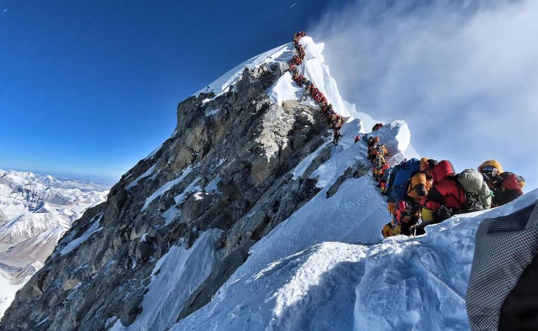 El abarrotamiento supone un gran peligro para los alpinistas y sus sherpas (Foto: Nirmal Purja Project Possible / AFP)