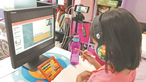 Sin internet ni capacitación, enfrentan clases a distancia