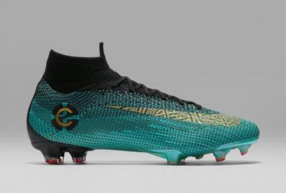Lanzan botas para homenajear a Cristiano Ronaldo 
