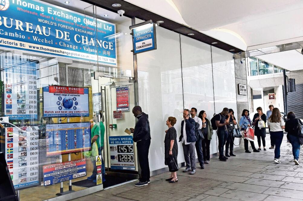 EDM dijo que para los inversionistas a largo plazo que supieron colocar sus recursos, el Brexit no les afecta, no así para quienes están expuestos a volatilidad (FACUNDO ARRIZABALAGA. EFE)