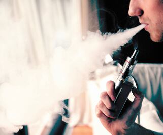 Vapeo: práctica peligrosa cada vez más arraigada entre los jóvenes 