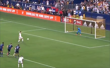 Chicharito Hernández hace el ridículo y falla penalti que pudo darle el triunfo al LA Galaxy