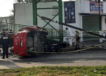 Choque entre tráiler, camioneta y motocicleta, deja una persona muerta en Edomex