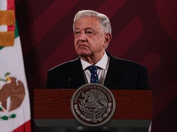 No sabemos y no podemos asegurar que quede algún estudiante de Ayotzinapa con vida: AMLO