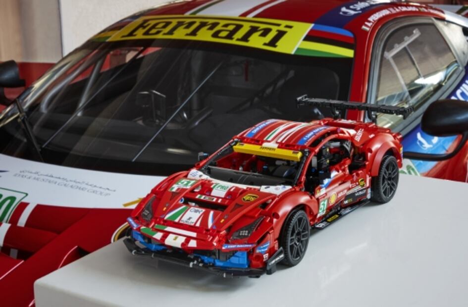 LEGO Technic y Ferrari lanzan el 488 GTE a escala