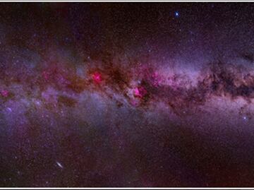 Logran foto panorámica de la Vía Láctea sin telescopios profesionales